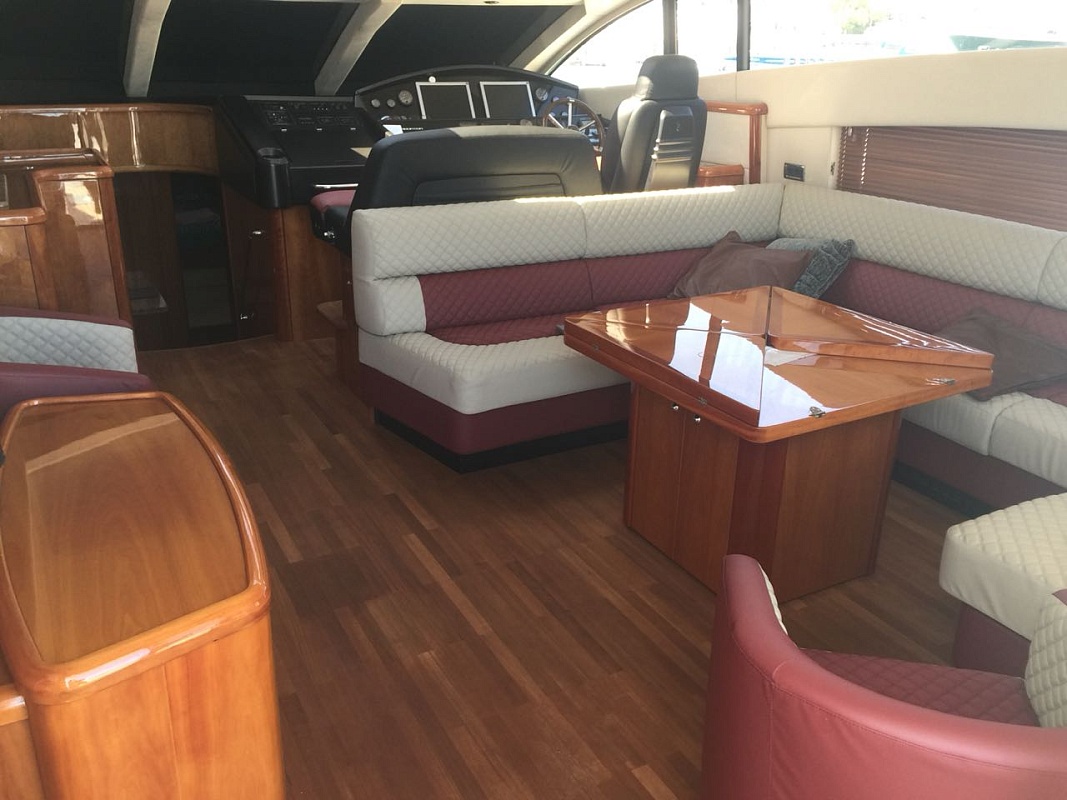 Sunseeker Predator 72 Аренда яхты в Сочи - салон